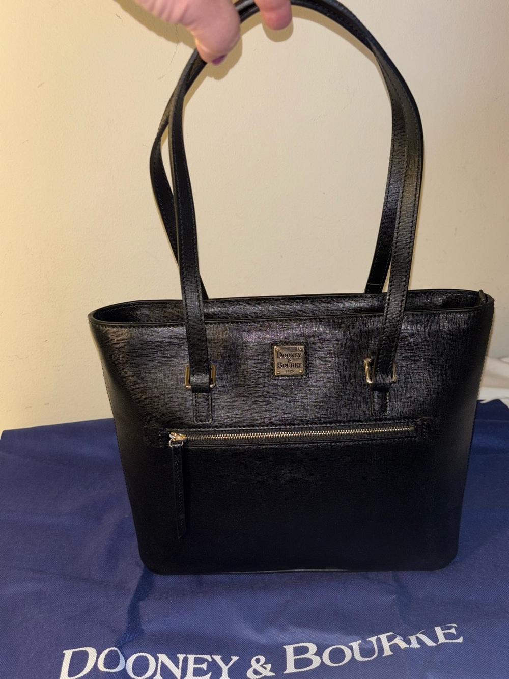 Dooney & Bourke Saffiano Tote/Shopper in Black New with Tags and dust bag
